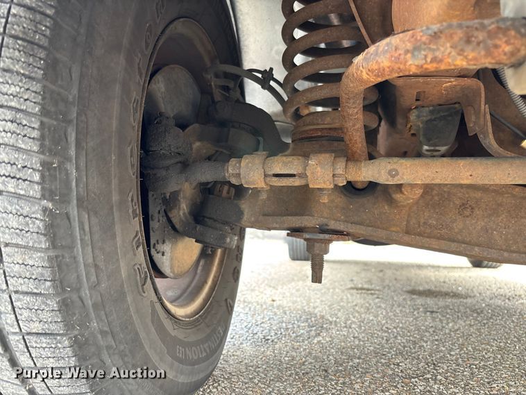 image for item EV3070 2004 Ford E150 van