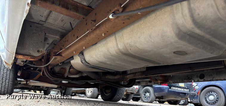 image for item EV3070 2004 Ford E150 van