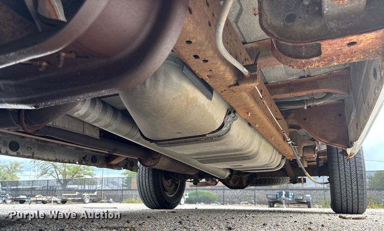 image for item EV3070 2004 Ford E150 van