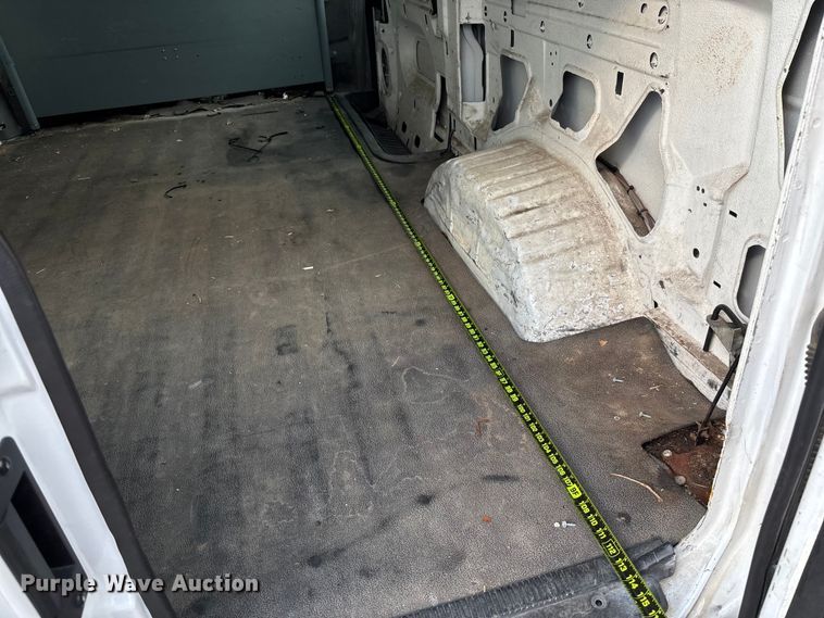 image for item EV3070 2004 Ford E150 van