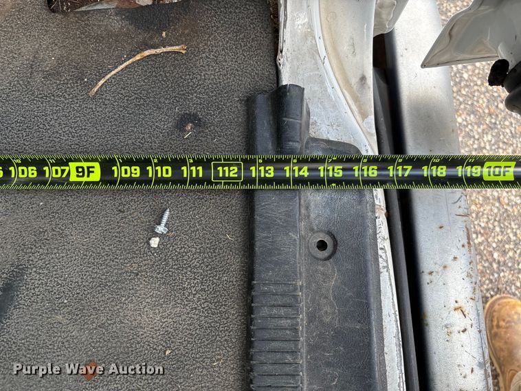 image for item EV3070 2004 Ford E150 van