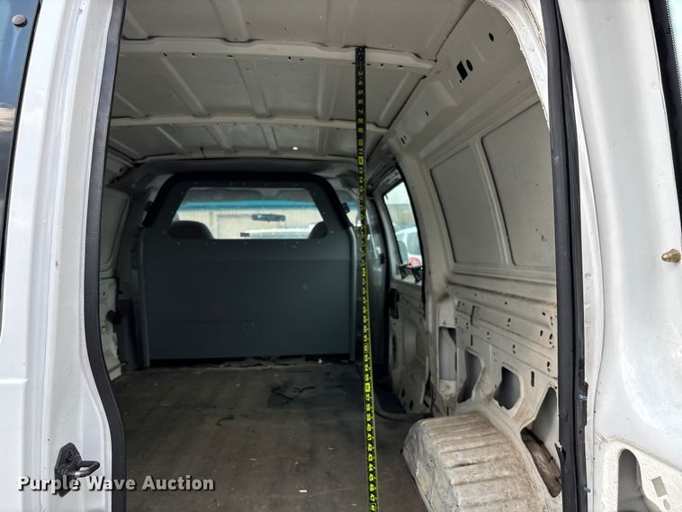 image for item EV3070 2004 Ford E150 van