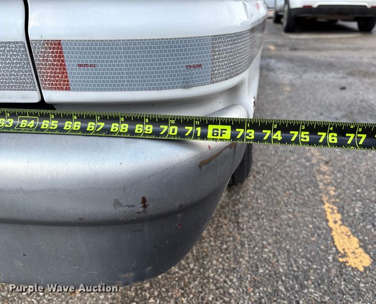 image for item EV3070 2004 Ford E150 van