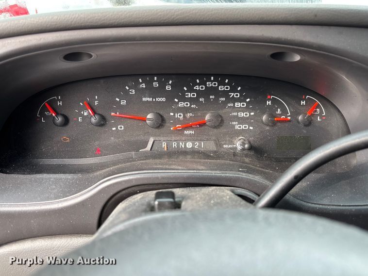 image for item EV3070 2004 Ford E150 van