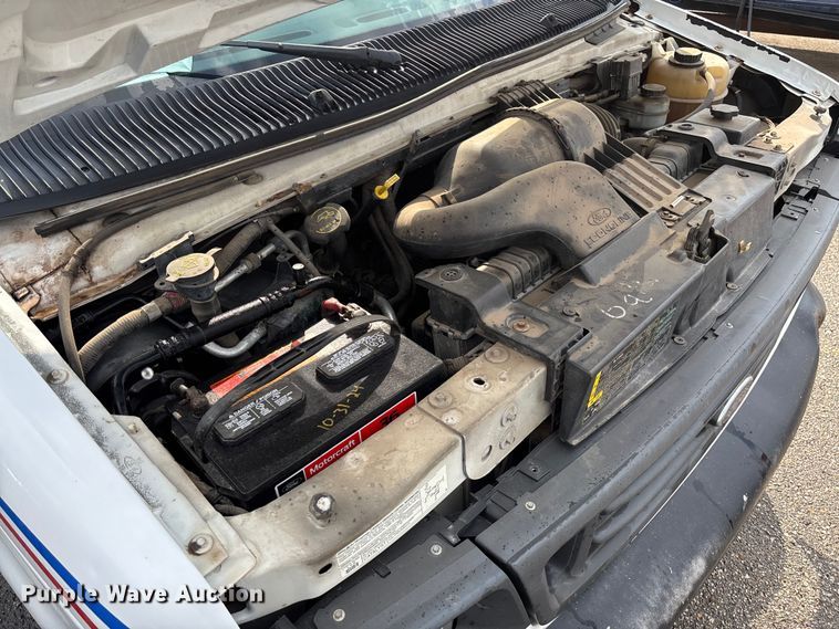 image for item EV3070 2004 Ford E150 van