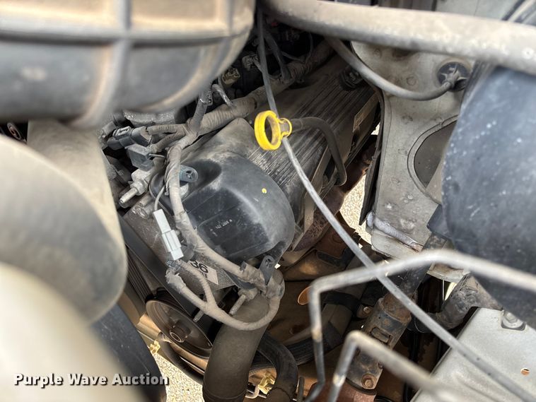 image for item EV3070 2004 Ford E150 van