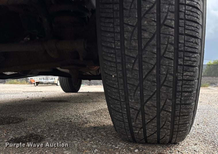 image for item EV3070 2004 Ford E150 van