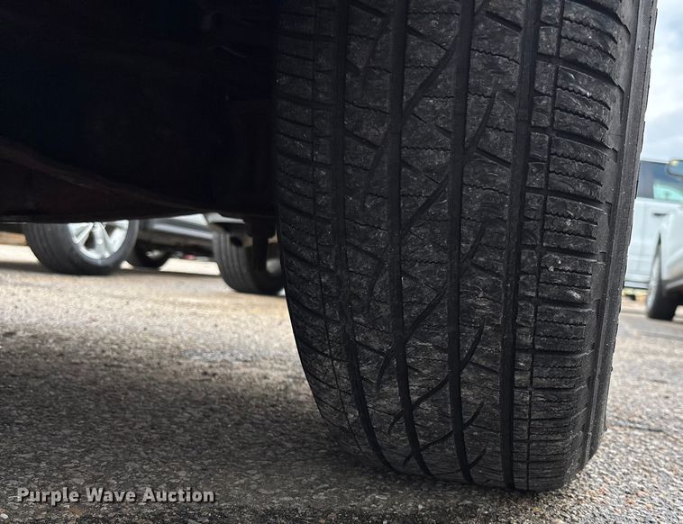 image for item EV3070 2004 Ford E150 van