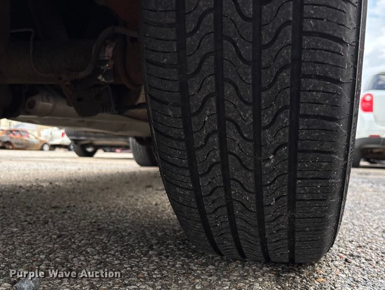 image for item EV3070 2004 Ford E150 van