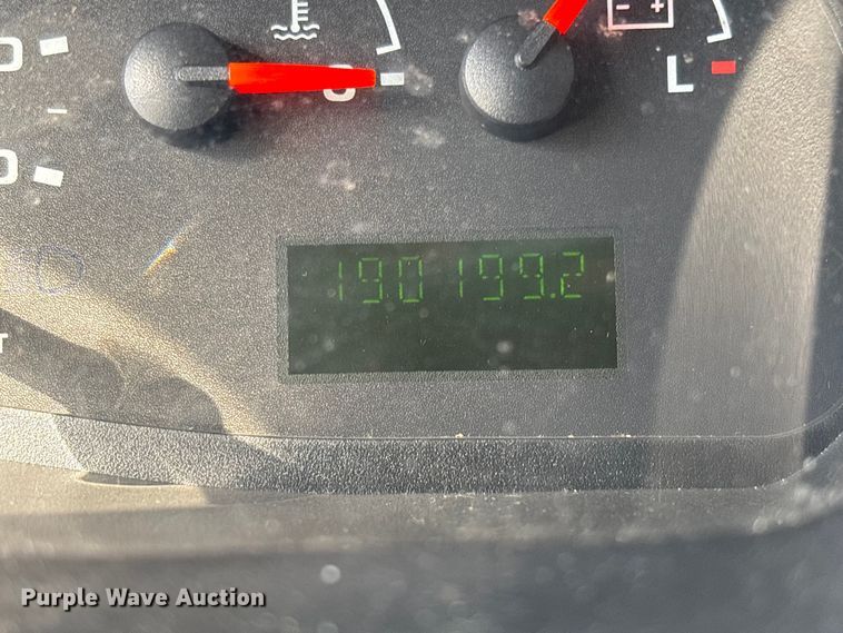 image for item EV3070 2004 Ford E150 van