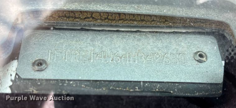 image for item EV3070 2004 Ford E150 van