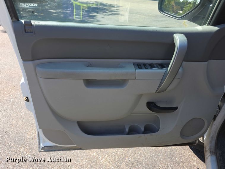 image for item FI0505 2012 Chevrolet  Silverado 1500 Crew Cab pickup truck