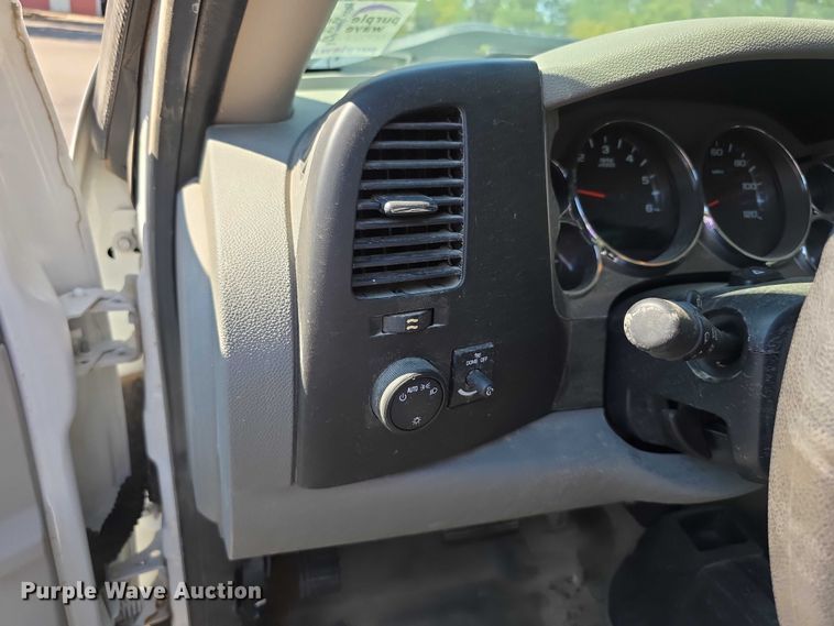 image for item FI0505 2012 Chevrolet  Silverado 1500 Crew Cab pickup truck