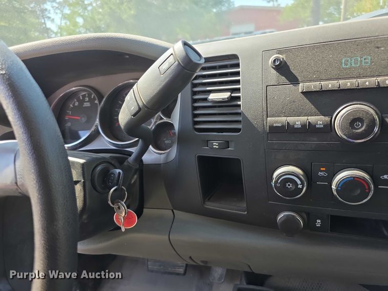 image for item FI0505 2012 Chevrolet  Silverado 1500 Crew Cab pickup truck