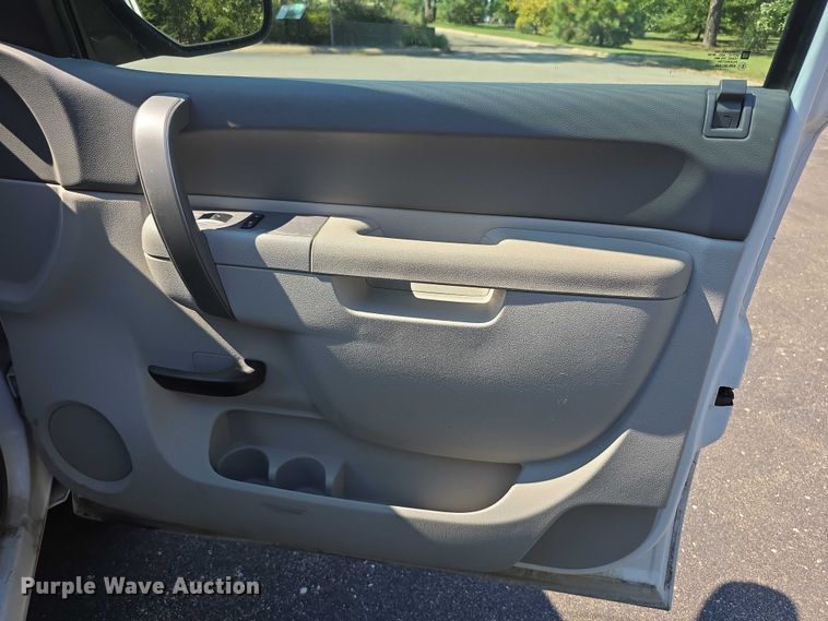 image for item FI0505 2012 Chevrolet  Silverado 1500 Crew Cab pickup truck