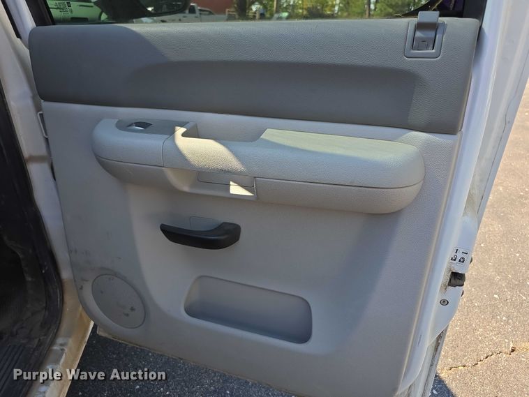 image for item FI0505 2012 Chevrolet  Silverado 1500 Crew Cab pickup truck