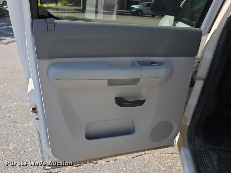 image for item FI0505 2012 Chevrolet  Silverado 1500 Crew Cab pickup truck