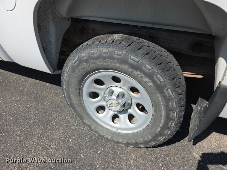 image for item FI0505 2012 Chevrolet  Silverado 1500 Crew Cab pickup truck