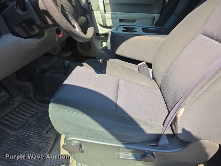 image for item FI0507 2011 Chevrolet Silverado 1500 Crew Cab pickup truck