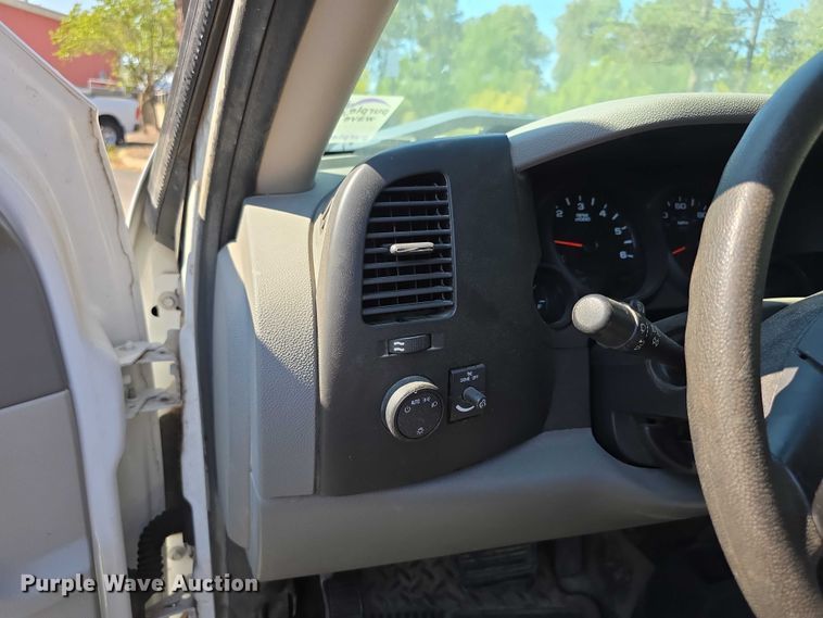 image for item FI0507 2011 Chevrolet Silverado 1500 Crew Cab pickup truck