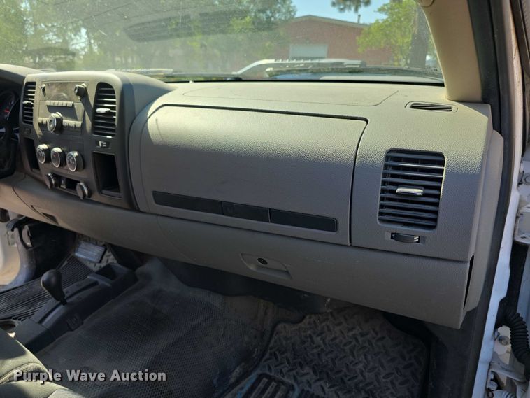 image for item FI0507 2011 Chevrolet Silverado 1500 Crew Cab pickup truck