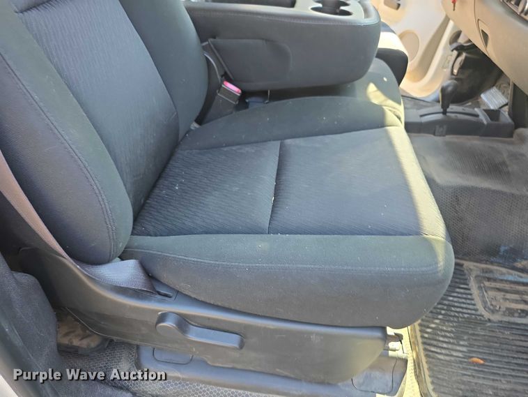 image for item FI0507 2011 Chevrolet Silverado 1500 Crew Cab pickup truck