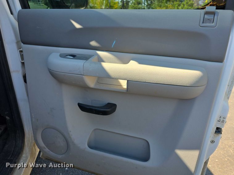 image for item FI0507 2011 Chevrolet Silverado 1500 Crew Cab pickup truck