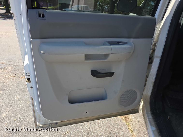 image for item FI0507 2011 Chevrolet Silverado 1500 Crew Cab pickup truck