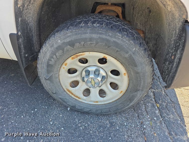 image for item FI0507 2011 Chevrolet Silverado 1500 Crew Cab pickup truck