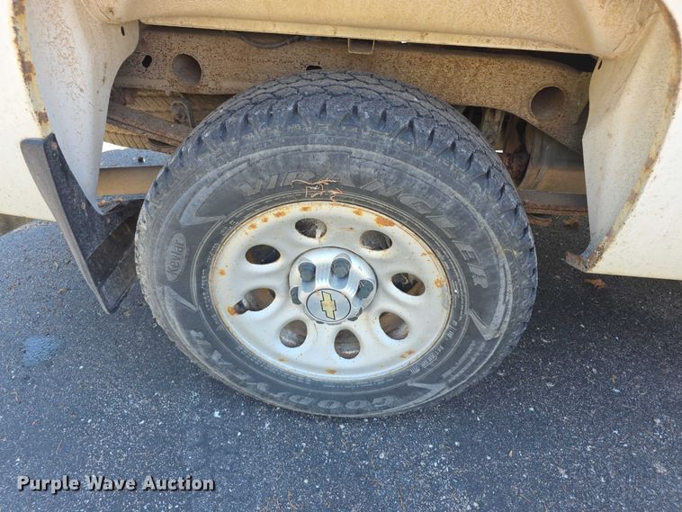 image for item FI0507 2011 Chevrolet Silverado 1500 Crew Cab pickup truck