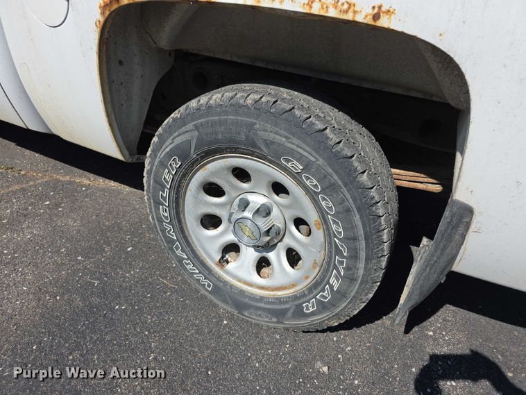 image for item FI0507 2011 Chevrolet Silverado 1500 Crew Cab pickup truck