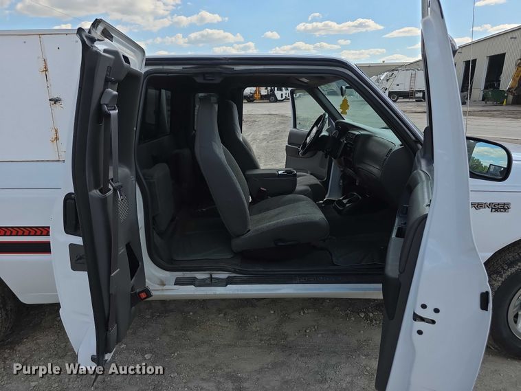 image for item FI0515 2002 Ford Ranger xlt SuperCab animal control pickup truck