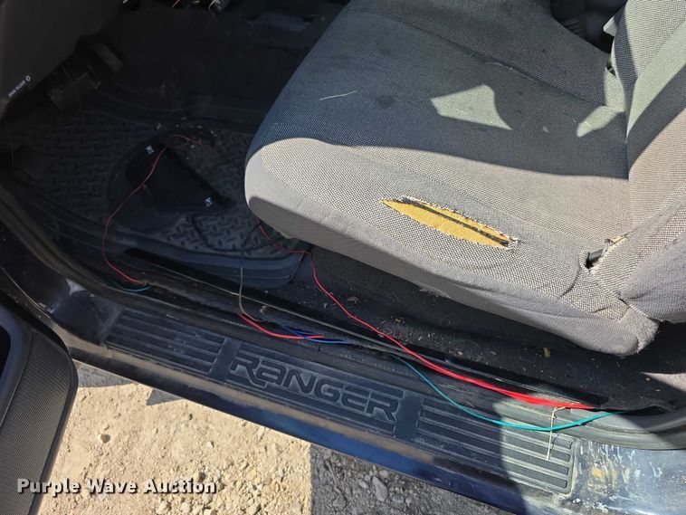 image for item FI0516 2001 Ford Ranger xlt SuperCab animal control pickup truck