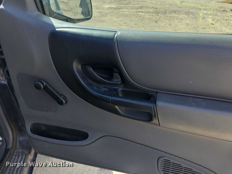 image for item FI0516 2001 Ford Ranger xlt SuperCab animal control pickup truck