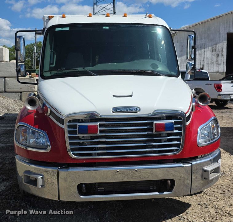 image for item FI0517 2006 Freightliner  ambulance