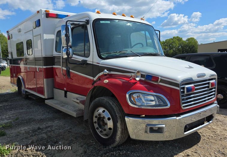 image for item FI0517 2006 Freightliner  ambulance