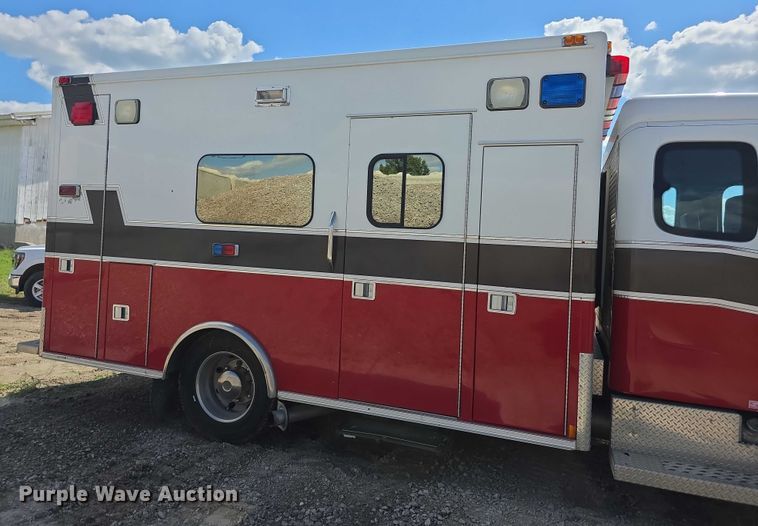 image for item FI0517 2006 Freightliner  ambulance