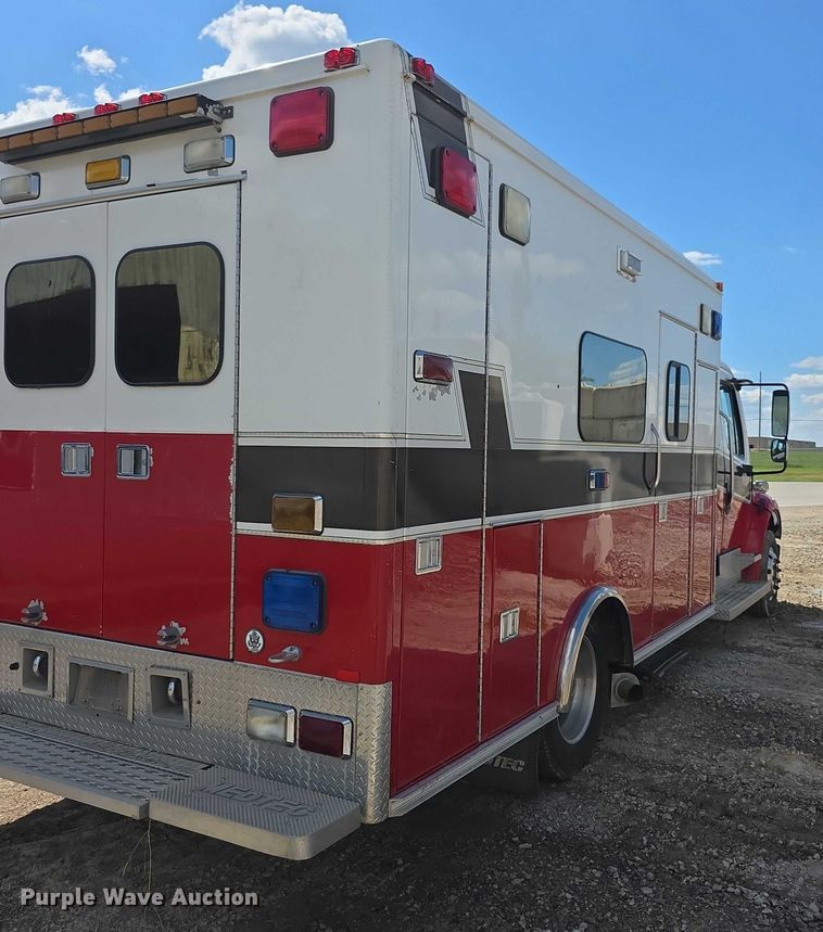 image for item FI0517 2006 Freightliner  ambulance