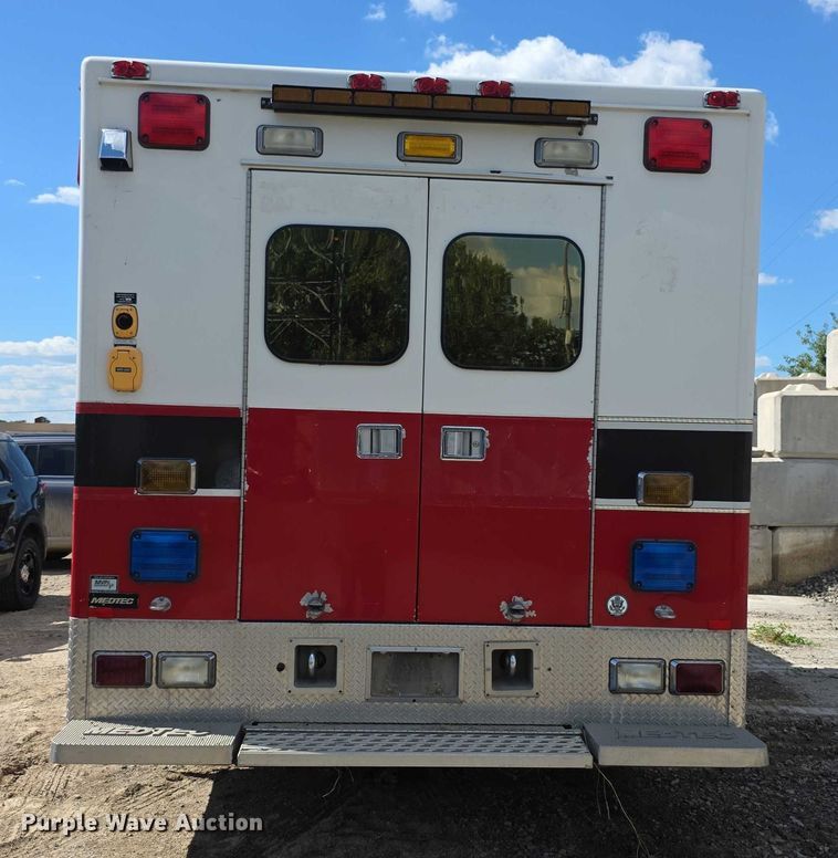 image for item FI0517 2006 Freightliner  ambulance