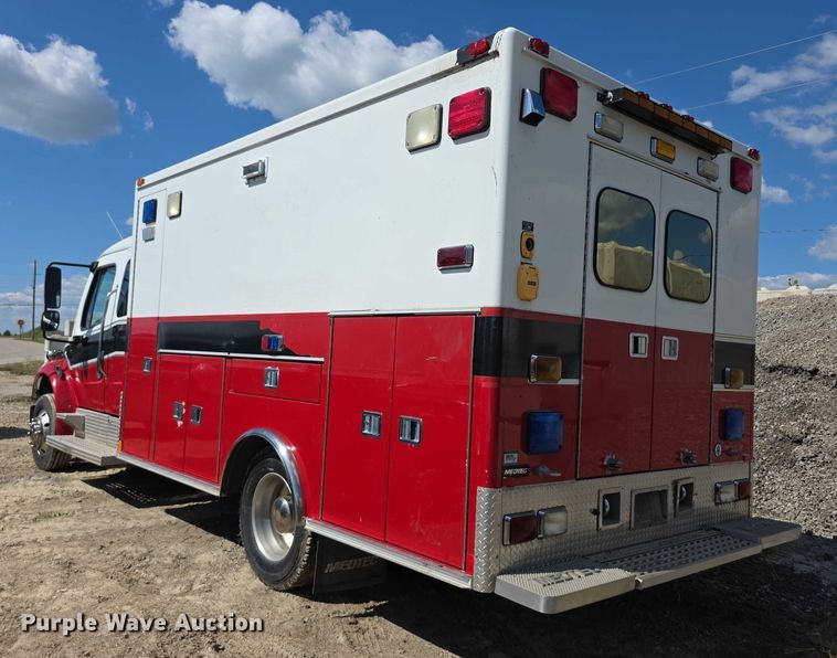 image for item FI0517 2006 Freightliner  ambulance