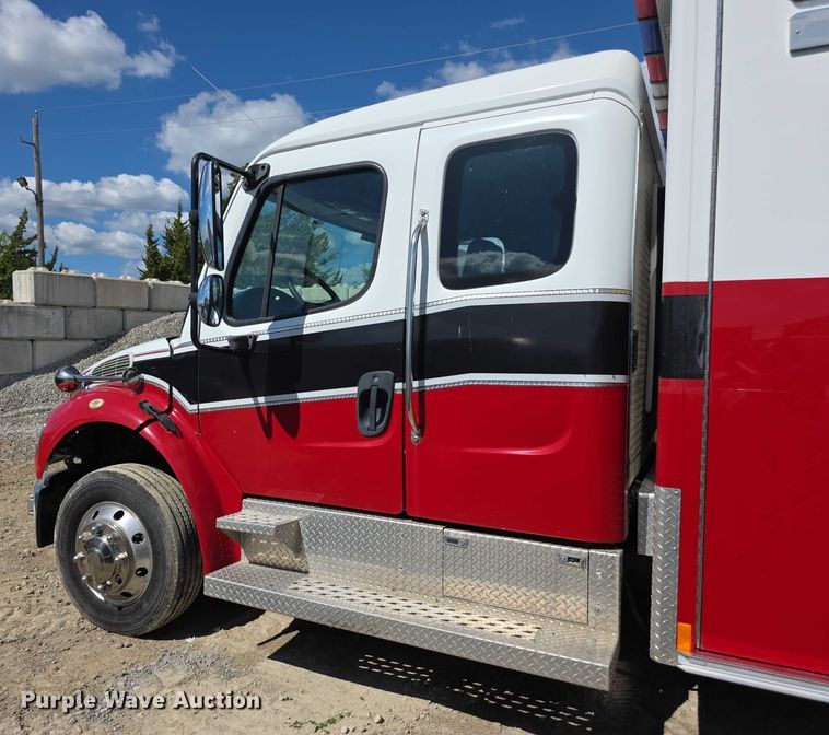 image for item FI0517 2006 Freightliner  ambulance