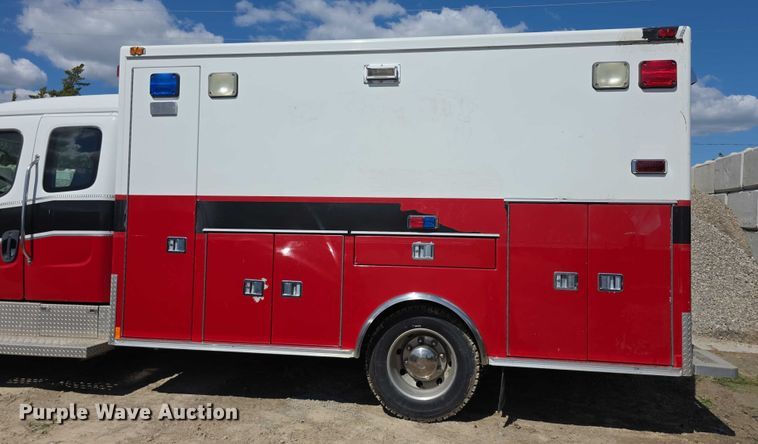 image for item FI0517 2006 Freightliner  ambulance
