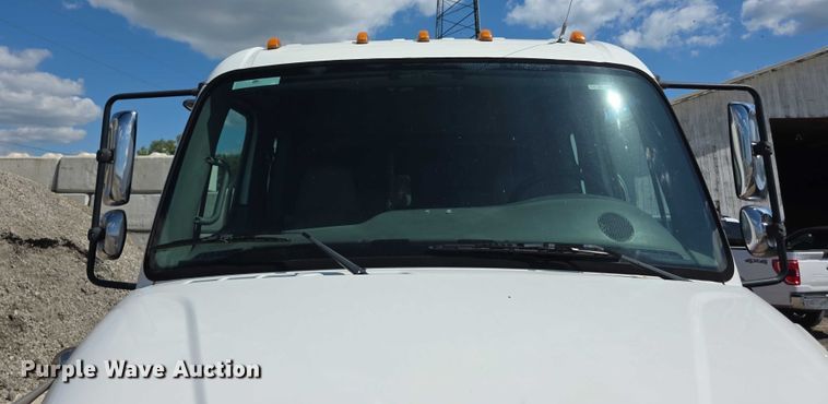 image for item FI0517 2006 Freightliner  ambulance