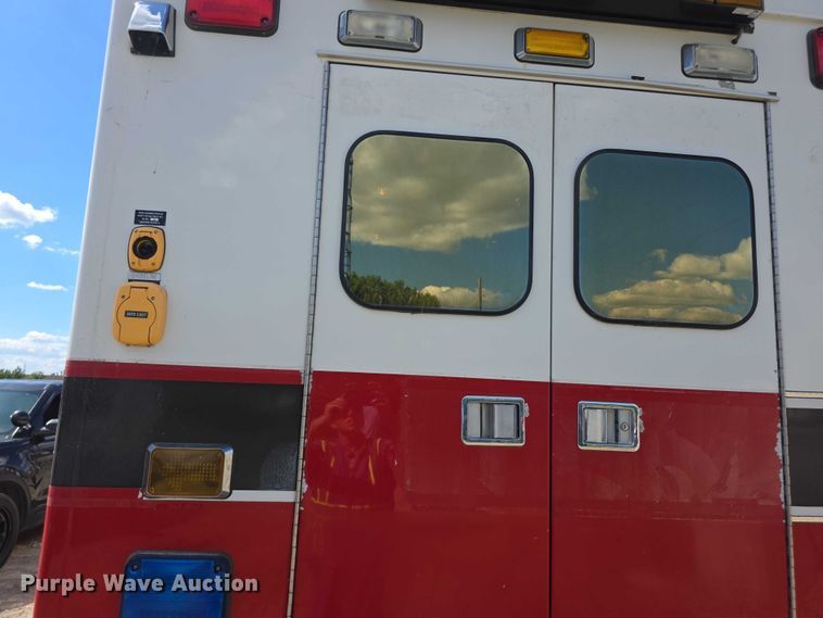 image for item FI0517 2006 Freightliner  ambulance