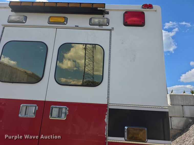 image for item FI0517 2006 Freightliner  ambulance