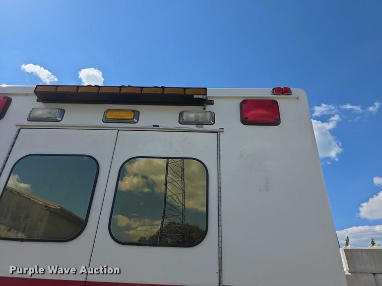 image for item FI0517 2006 Freightliner  ambulance