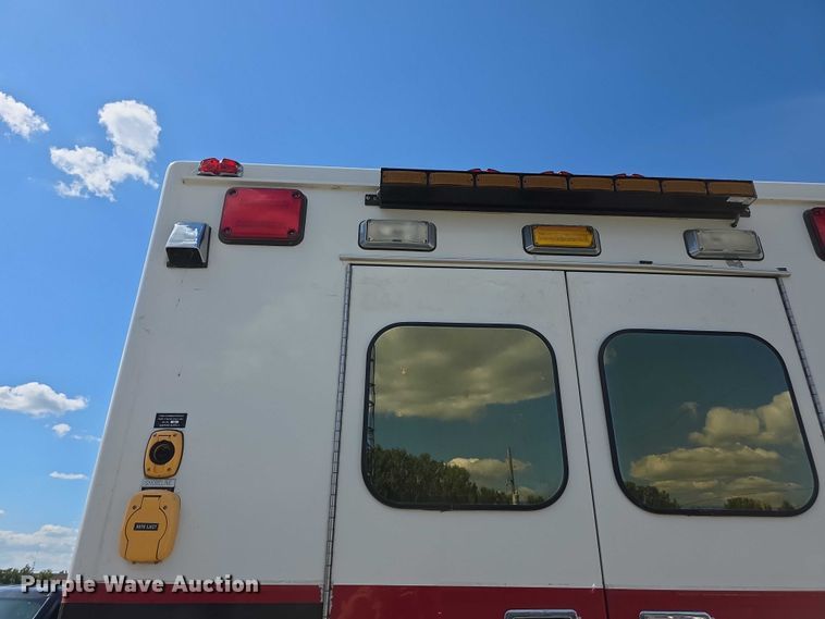 image for item FI0517 2006 Freightliner  ambulance