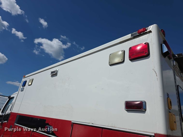 image for item FI0517 2006 Freightliner  ambulance