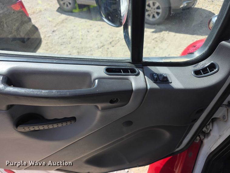 image for item FI0517 2006 Freightliner  ambulance