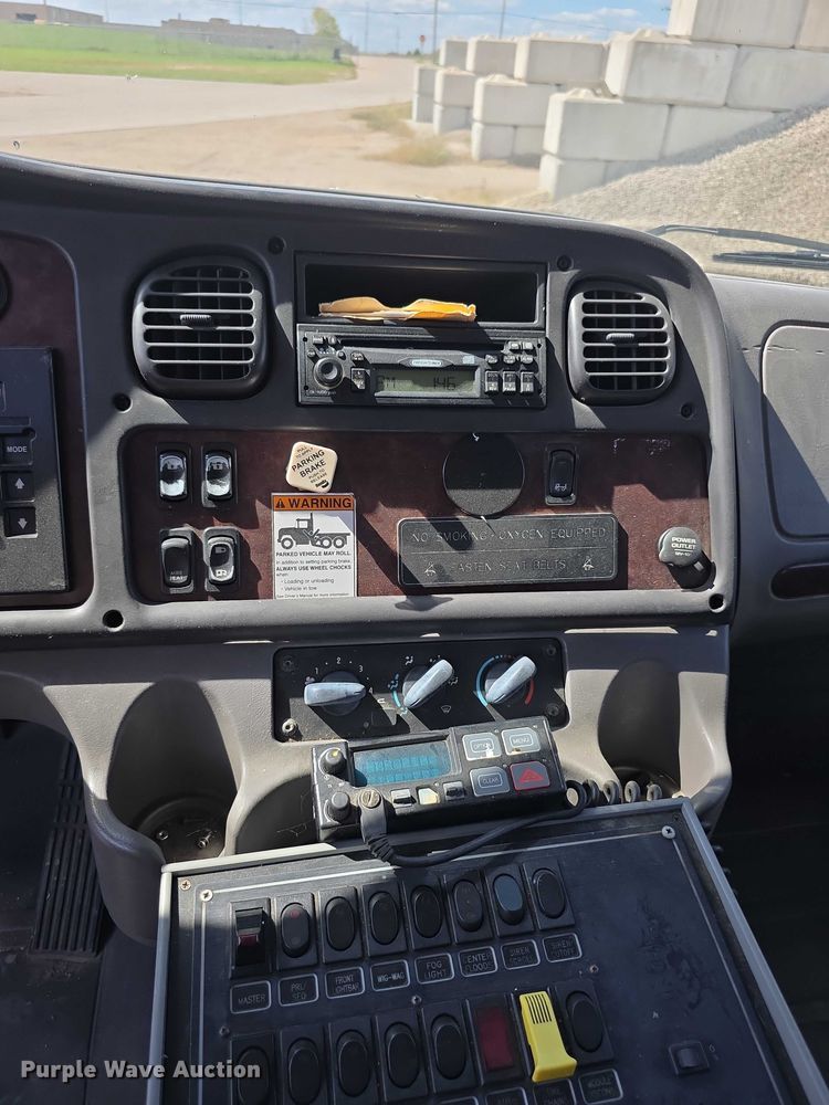 image for item FI0517 2006 Freightliner  ambulance